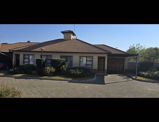 3 BEDROOM APARTMENT FOR SALE IN SINOVILLE